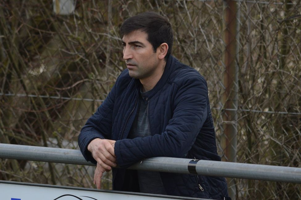 Sein Blick geht ins Leere: Yasin Özyürek, Sportlicher Leiter des KSC Böblingen.