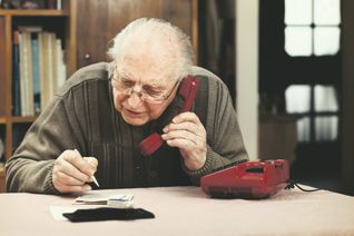 Die Polizei warnt vor Telefonbetrügern.