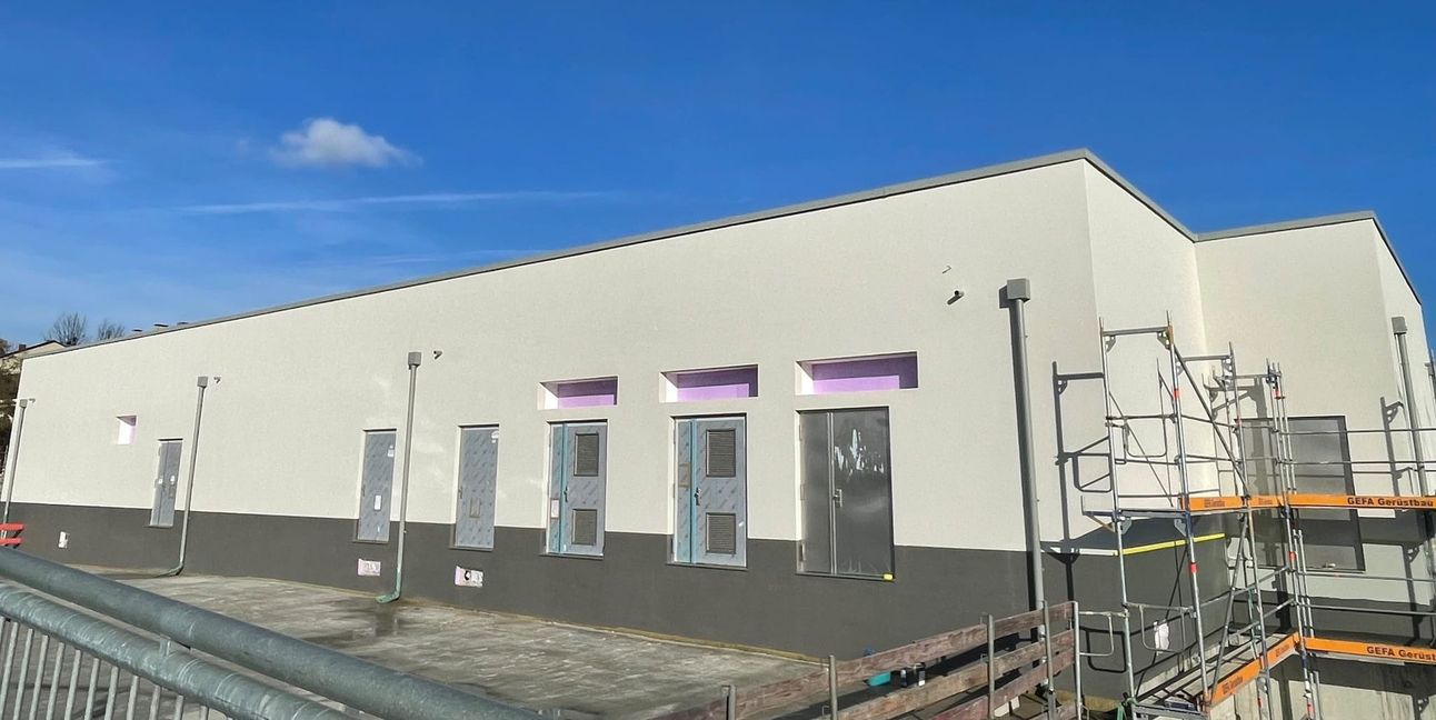 Das Betriebsgebäude sitzt auf dem Tunnel.