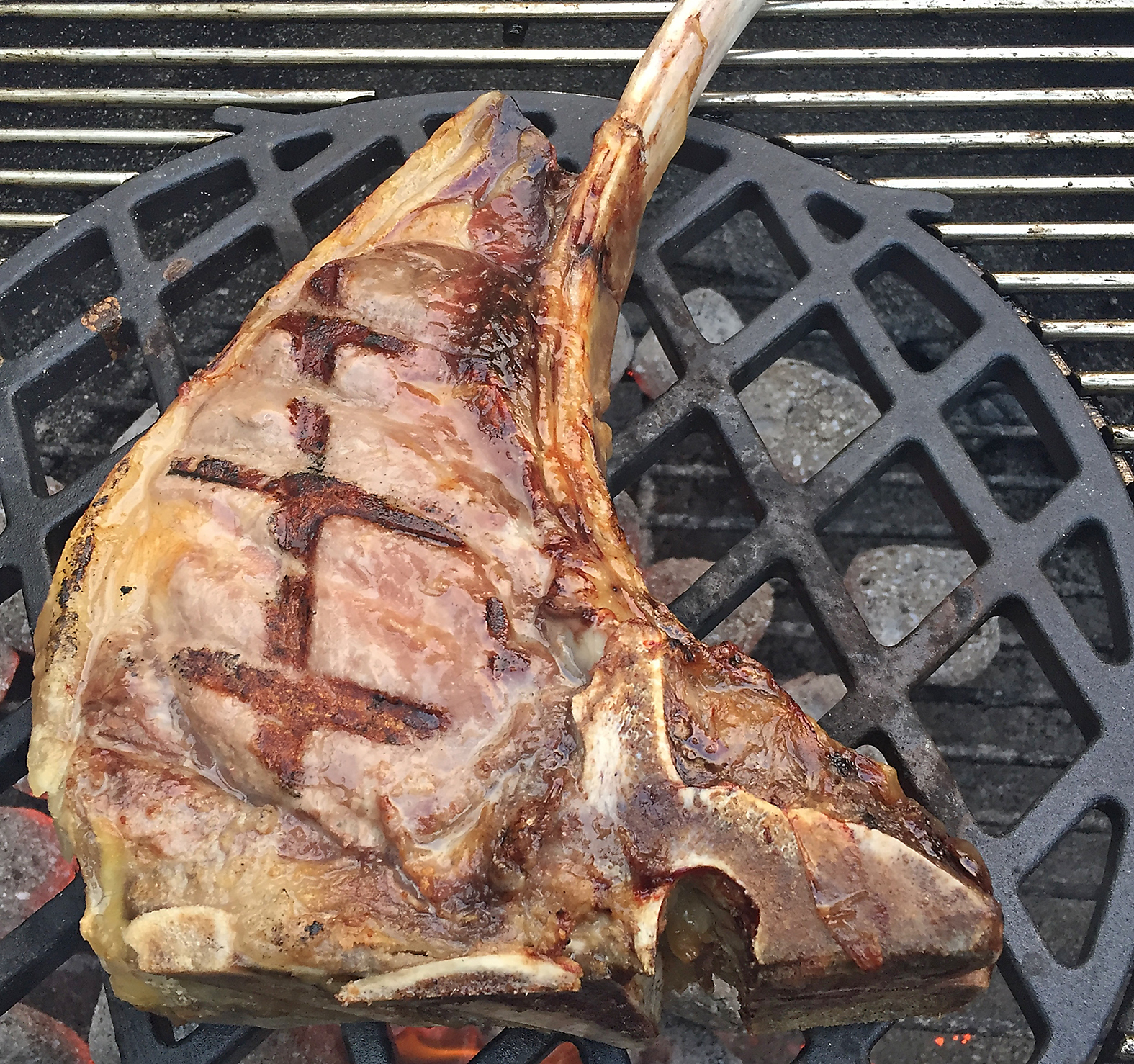 Rib-Eye-Steak gegrillt.                  Bild: z
