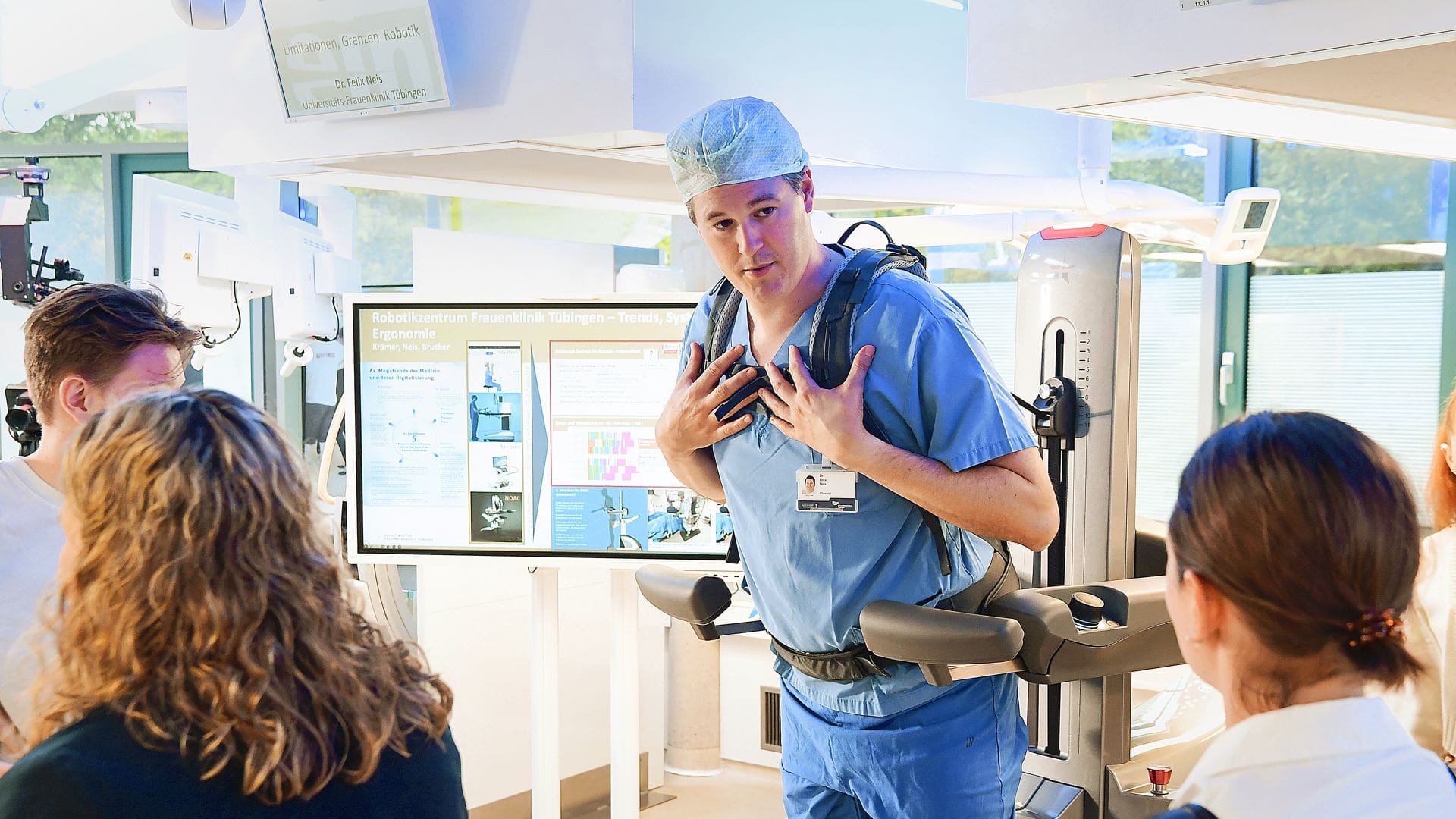 Ein intelligentes Exoskelett als OP-Roboter bei Hellstern medical: KI  steckt überall drin.