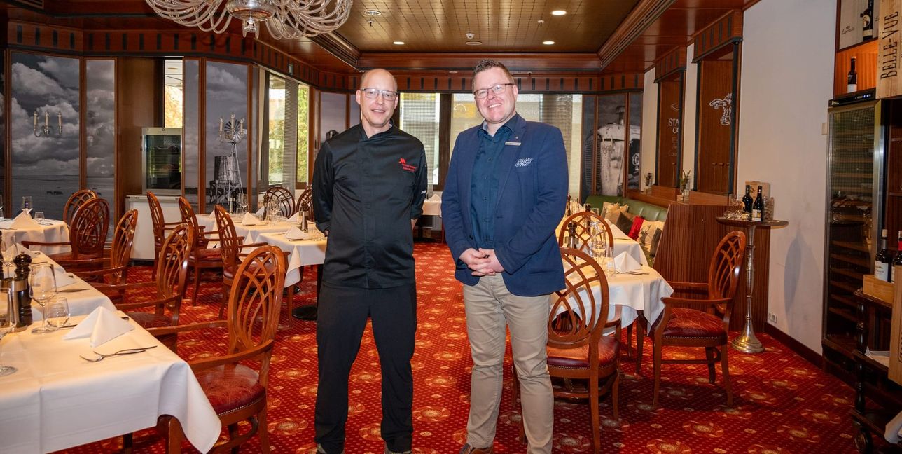 Küchenchef Michael Malewski und Dominik Schweizer, stellvertretender Hoteldirektor, im Steakhouse.