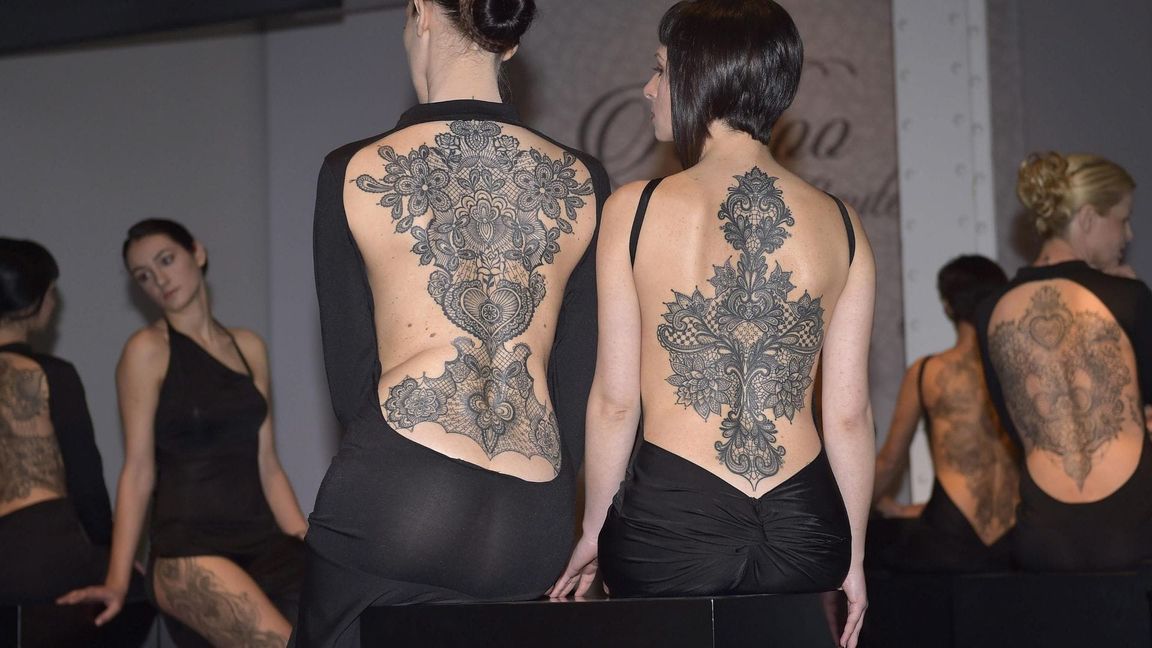 Je mehr Tattoos sie hatten, desto unattraktiver wurden Models bei einer Studie bewertet. (Archivbild)
