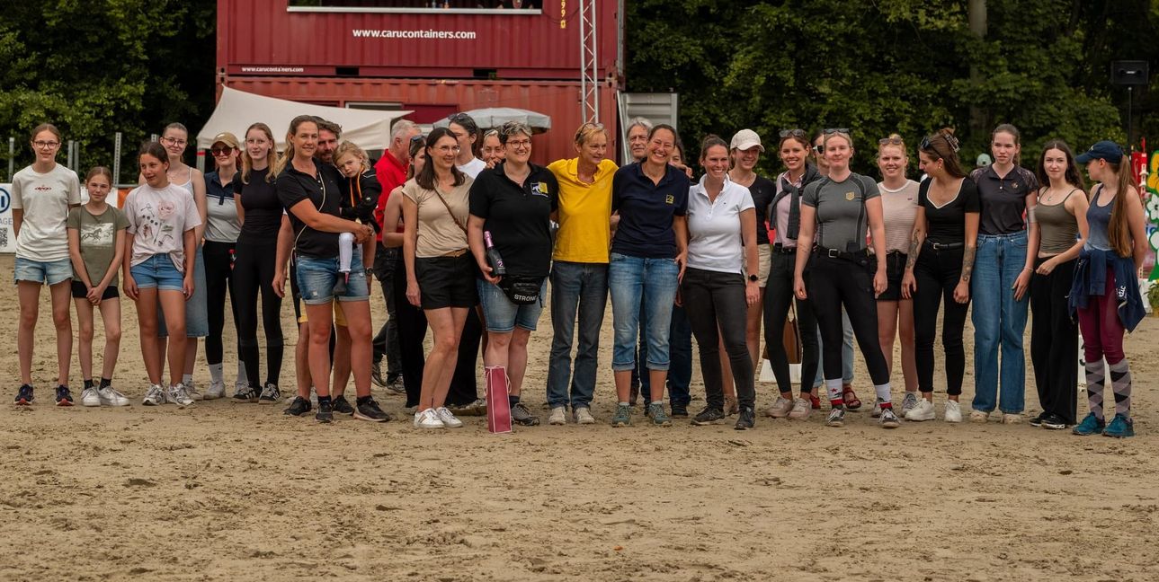 Einige der ehrenamtlichen Helferinnen und Helfer.