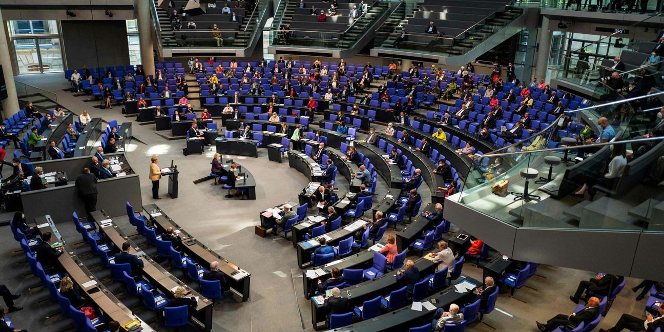 Aktuell sitzen 735 Abgeordnete im Bundestag.
 Foto: AFP/John MacDougall