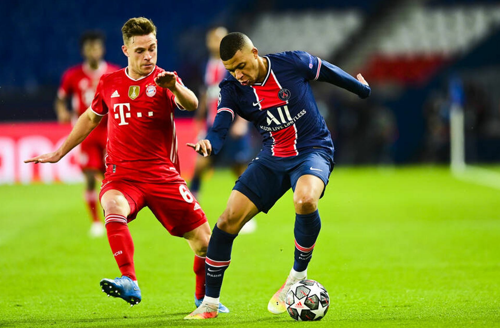 Joshua Kimmich (li.), geboren in Rottweil, duellierte sich beim 1:0-Sieg im Finale gegen Paris St. Germain auch mit Kylian Mbappé. Foto: Imago