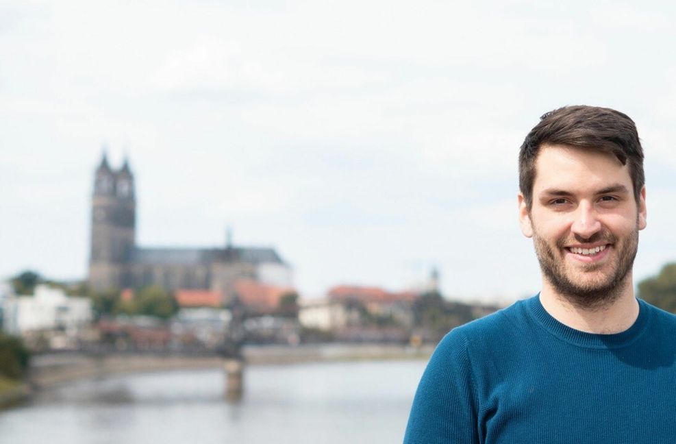 Urs Liebau kandidiert für die Grünen –  und zwar auf Platz zwei der Landesliste Sachsen-Anhalt. Liebau ist 26 Jahre alt und bezeichnet sich auf der Webseite der Grünen in Sachsen-Anhalt selbst als „Mitbegründer von Fridays for Future in Sachsen-Anhalt“.
 Foto: Urs Liebau