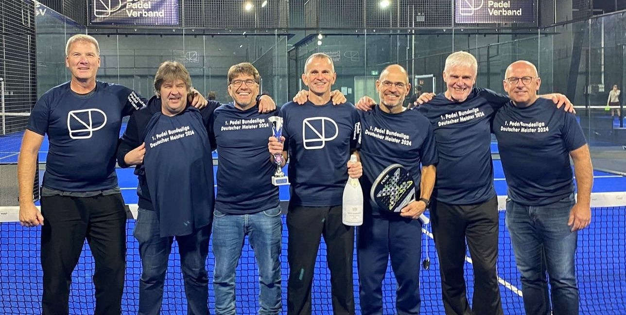 Deutsche Meisterim Padel-Tennis: Oliver Pudschies, Michael Kocher, Michael Barth, Volker Stamer, Axel Held, Wolfgang Raich und Ralf Nowak (von links). Bild: z