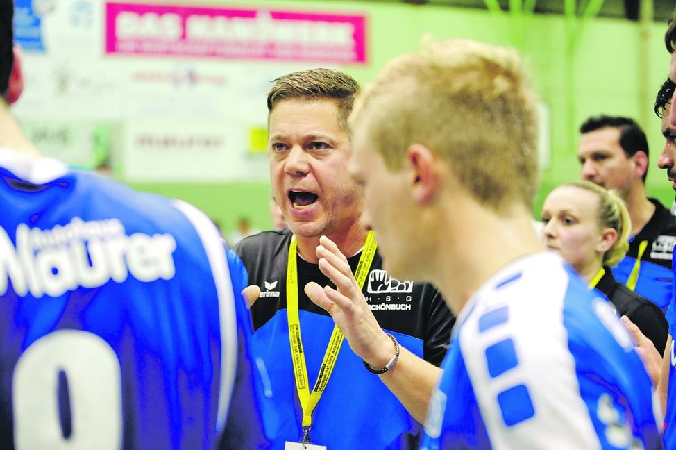 Sein Team war im Derby gegen Leonberg/Eltingen chancenlos: Holger Breitenbacher, Trainer der HSG Schönbuch.  Bild: automotorart/A