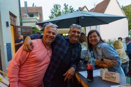 Gute Laune und nette Leute bei Salvas Oktoberfest in Maichingen.