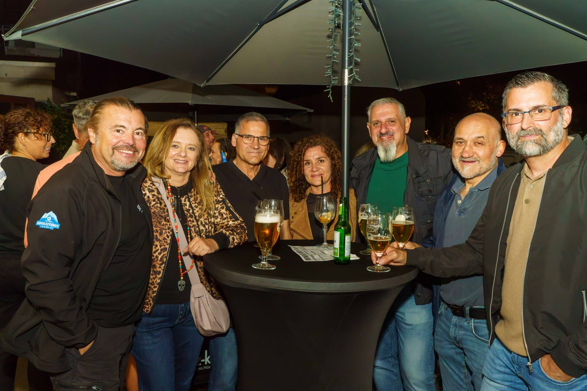 Gute Laune und nette Leute bei Salvas Oktoberfest in Maichingen.
