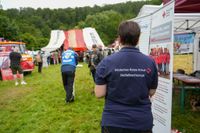 Blaulichtparty und Gottesdienst - auch der Rettungshubschrauber Christoph 41 aus Leonberg schaute zwischen Einsätzen vorbei.