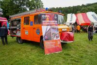 Blaulichtparty und Gottesdienst - auch der Rettungshubschrauber Christoph 41 aus Leonberg schaute zwischen Einsätzen vorbei.