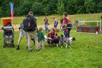 Blaulichtparty und Gottesdienst - auch der Rettungshubschrauber Christoph 41 aus Leonberg schaute zwischen Einsätzen vorbei.