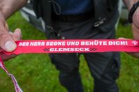 Blaulichtparty und Gottesdienst - auch der Rettungshubschrauber Christoph 41 aus Leonberg schaute zwischen Einsätzen vorbei.