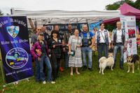 Blaulichtparty und Gottesdienst - auch der Rettungshubschrauber Christoph 41 aus Leonberg schaute zwischen Einsätzen vorbei.