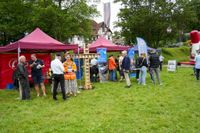 Blaulichtparty und Gottesdienst - auch der Rettungshubschrauber Christoph 41 aus Leonberg schaute zwischen Einsätzen vorbei.