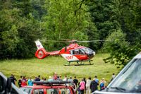 Blaulichtparty und Gottesdienst - auch der Rettungshubschrauber Christoph 41 aus Leonberg schaute zwischen Einsätzen vorbei.