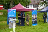 Blaulichtparty und Gottesdienst - auch der Rettungshubschrauber Christoph 41 aus Leonberg schaute zwischen Einsätzen vorbei.