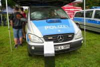 Blaulichtparty und Gottesdienst - auch der Rettungshubschrauber Christoph 41 aus Leonberg schaute zwischen Einsätzen vorbei.