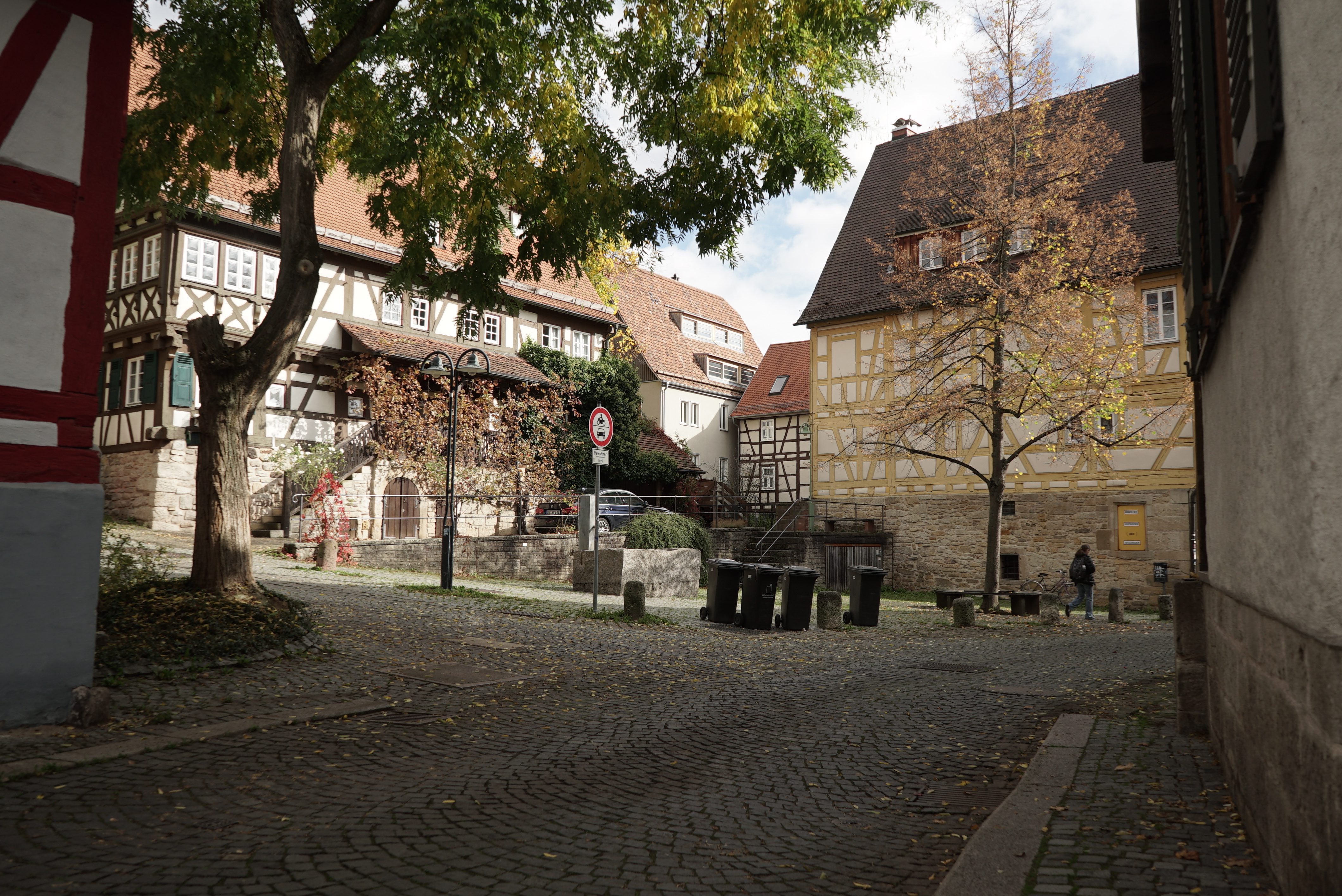 Schöner Platz mit Rückriem-Brunnen am Serenadenhof. Gastronomie ist dort bislang tabu. Das könnte sich mit dem neuen Bebauungsplan ändern. Bild Heiden