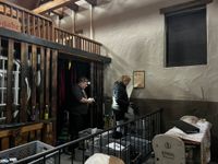 Aufbauarbeiten im Maze „Unter der Haut“.