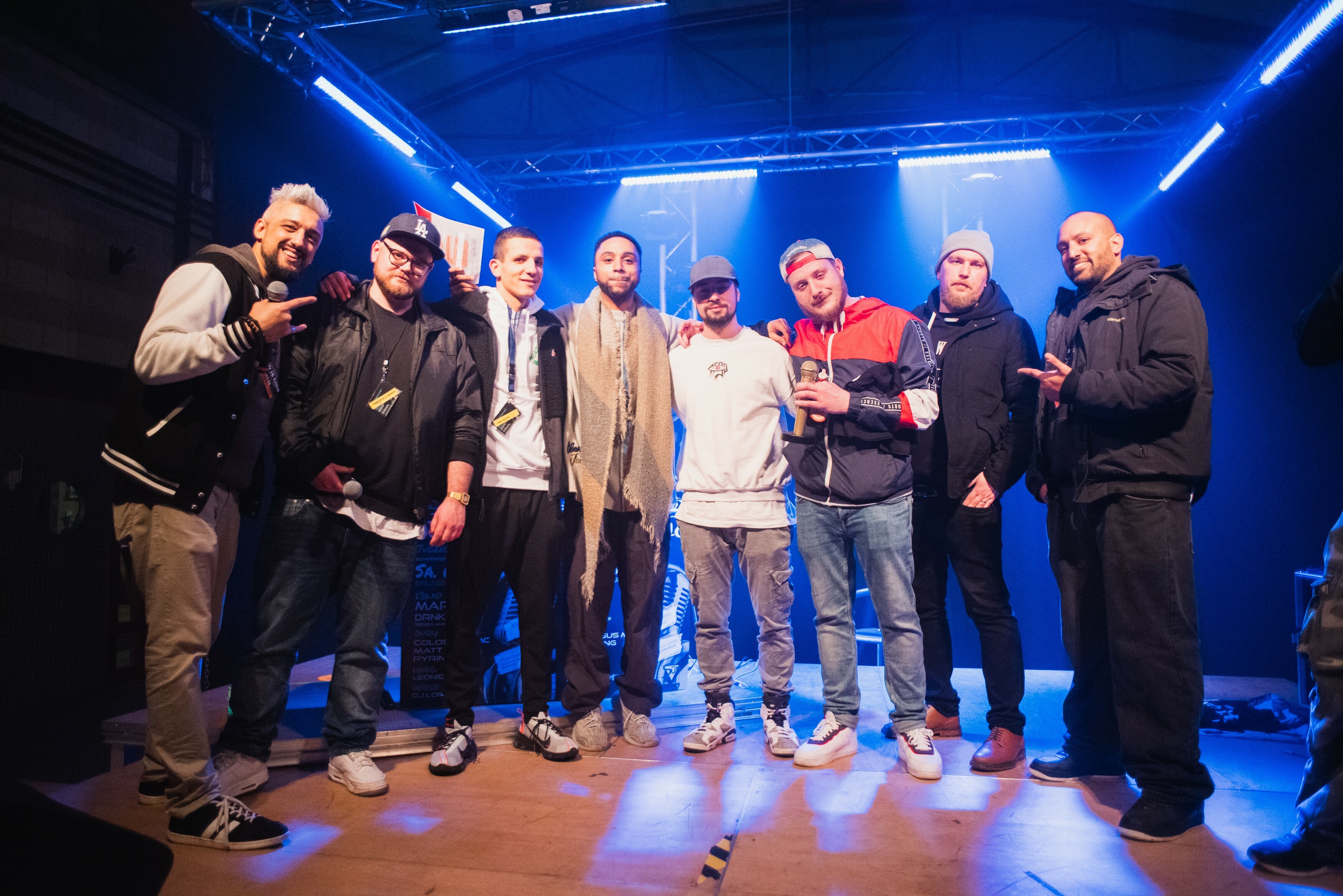 auf dem Siegerfoto sind (von links nach rechts): Leonidas aka Leon Bathi (Moderation), Matt King(Jury), Nathan (Rookie of The year), Unlimited Chris (Gewinner), Alex Justice, Crash Bundy (Gewinner), Pyrin (Jury) und Summer Jones (Jury)
Bild: DG /Bebob Media