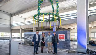 Ioannis Delakos, Kathrin Fuhrmann (Garbe Industrial),  Artur Springer und Volker Gradl (Köster GmbH) beim Richtfest.