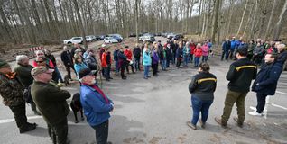 Über 60 Personen nahmen am Freitag am Magstadter Waldbegang teil, der am Parkplatz des Hölzersees begann. Nach offizieller Lesart ist der Waldbegang eine öffentliche Sitzung des Gemeinderats.