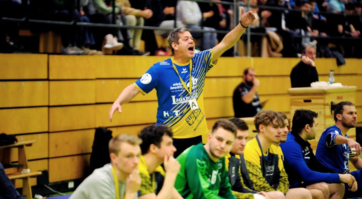 HSG-Trainer Holger Breitenbacher ist mit vollem Einsatz dabei.