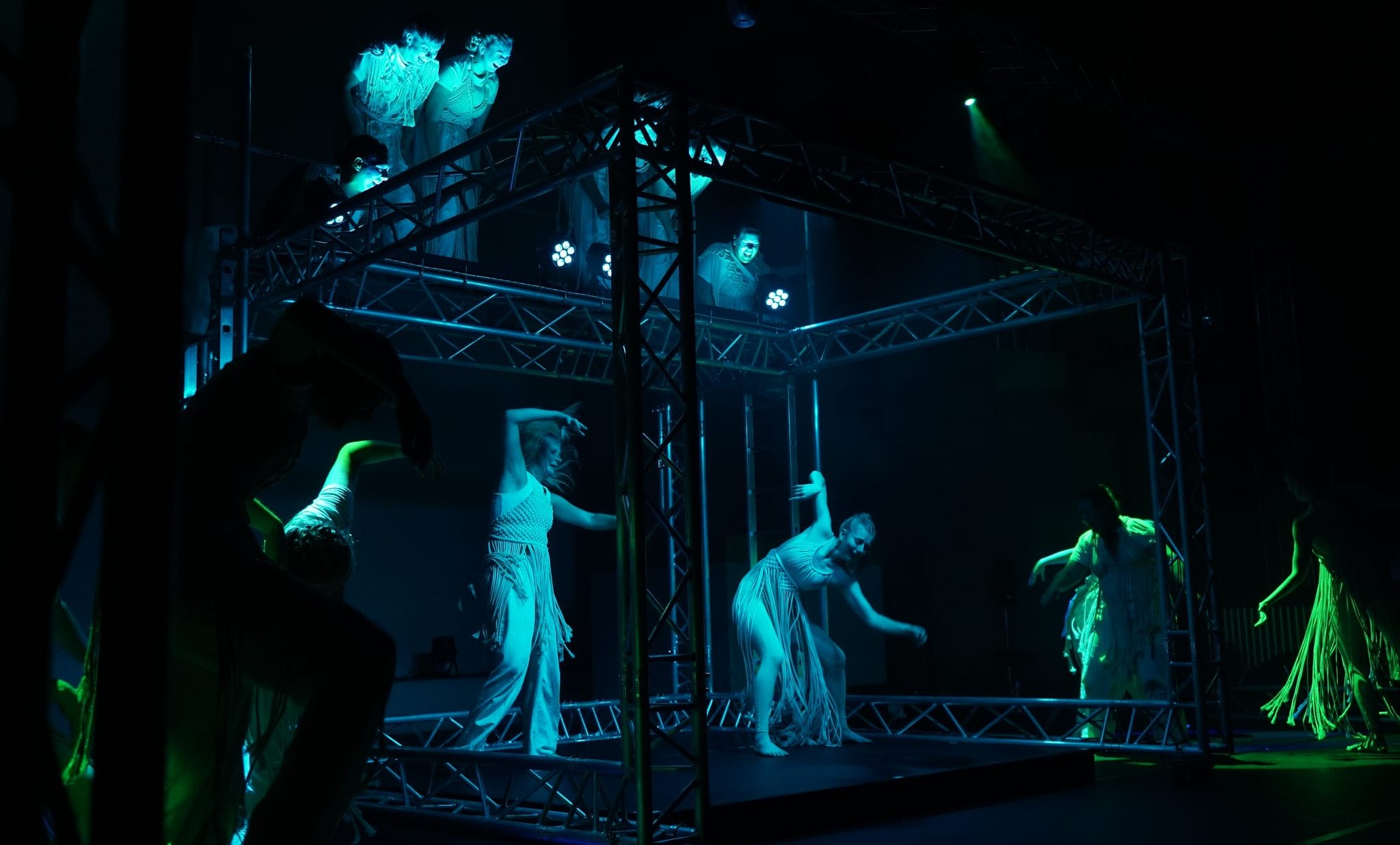 Tanztheater „Menschenmaterial“ in der Versöhnungskirche auf dem Goldberg.