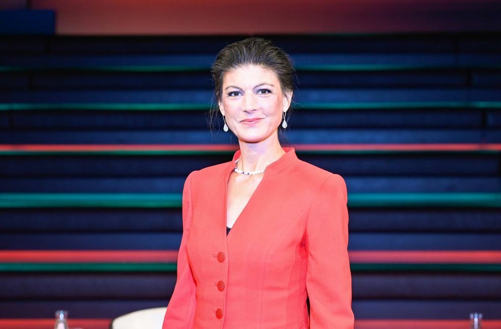 Sogar die zuletzt in der Talkshow „Anne Will“ noch als große Russland-Verteidigerin auftretende Sahra Wagenknecht musste nun eingestehen, dass sie Putin offenbar völlig falsch eingeschätzt hatte.