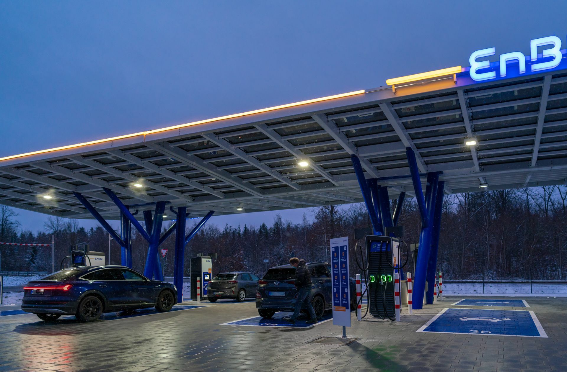 Die EnBW investiert massiv in Ladeinfrastruktur. Im vergangenen Jahr ging beispielsweise der Schnellladepark Rutesheim an der A8 in Betrieb. EnBW-Chef Mastiaux setzt auf Infrastruktur. Foto: factum/Andreas Weise