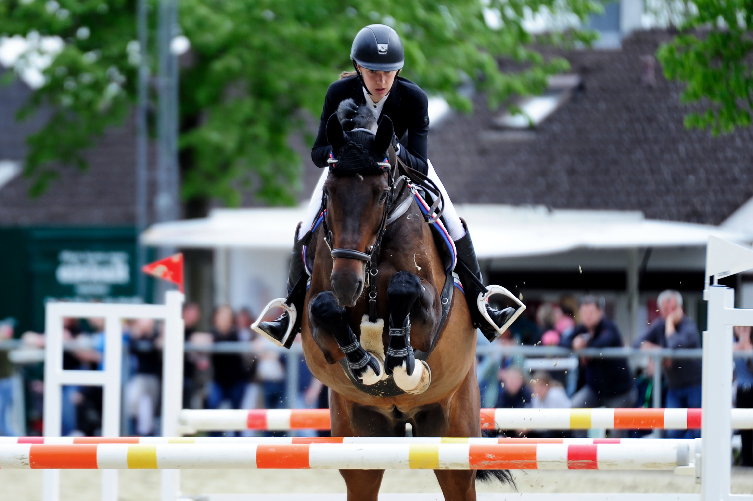 Die Sindelfinger Caroline Wirth wurde Zweite, Dritte und Neunte im L-Springen auf der heimischen Anlage. Bild: photostampe