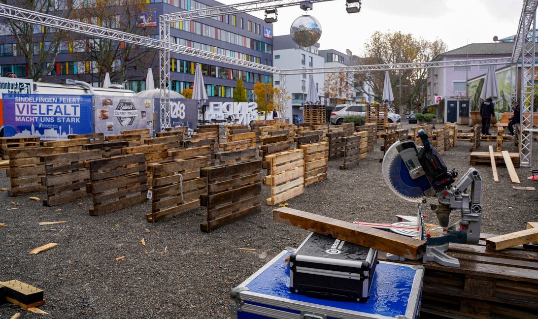 Knapp 400 Europaletten werden bis Ende der Woche verbaut.       Bild: Dettenmeyer