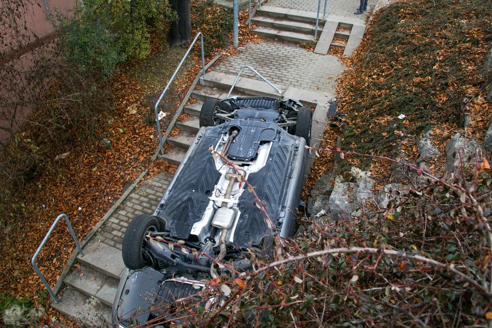 Am 23. Dezember kam es in Böblingen zu einem Unfall, nachdem ein über-80-jähriger Fahrer das Gas- mit dem Bremspedal verwechselt hatte.                       Bild: SDMG / Dettenmeyer/A
 SDMG