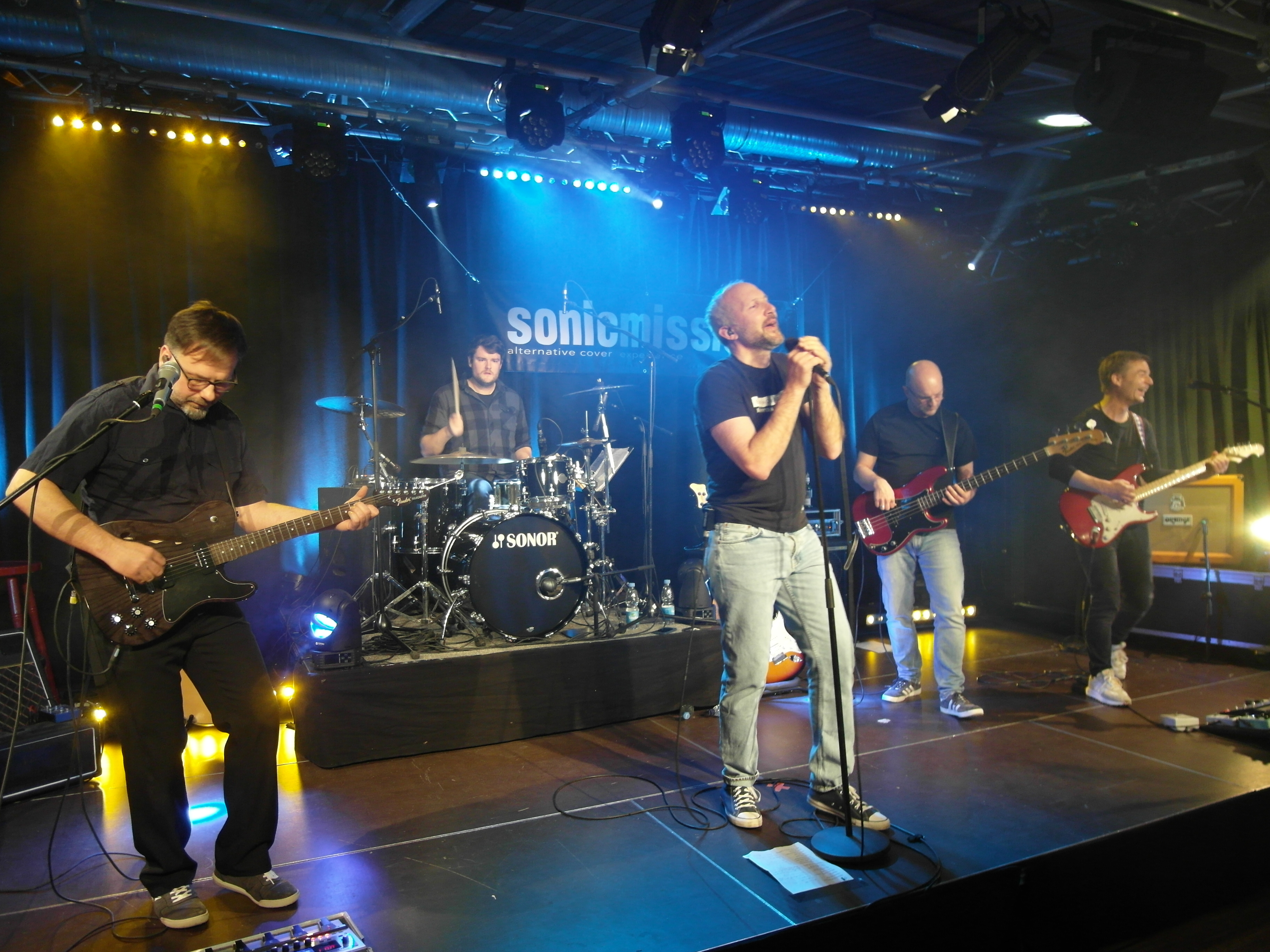 "Sonic Mission" aus Sindelfingen war eine von zwei Bands, die die neue Reihe "Rocknight" der IG Kultur im Pavilon eröffnet haben.   Bild: Staber