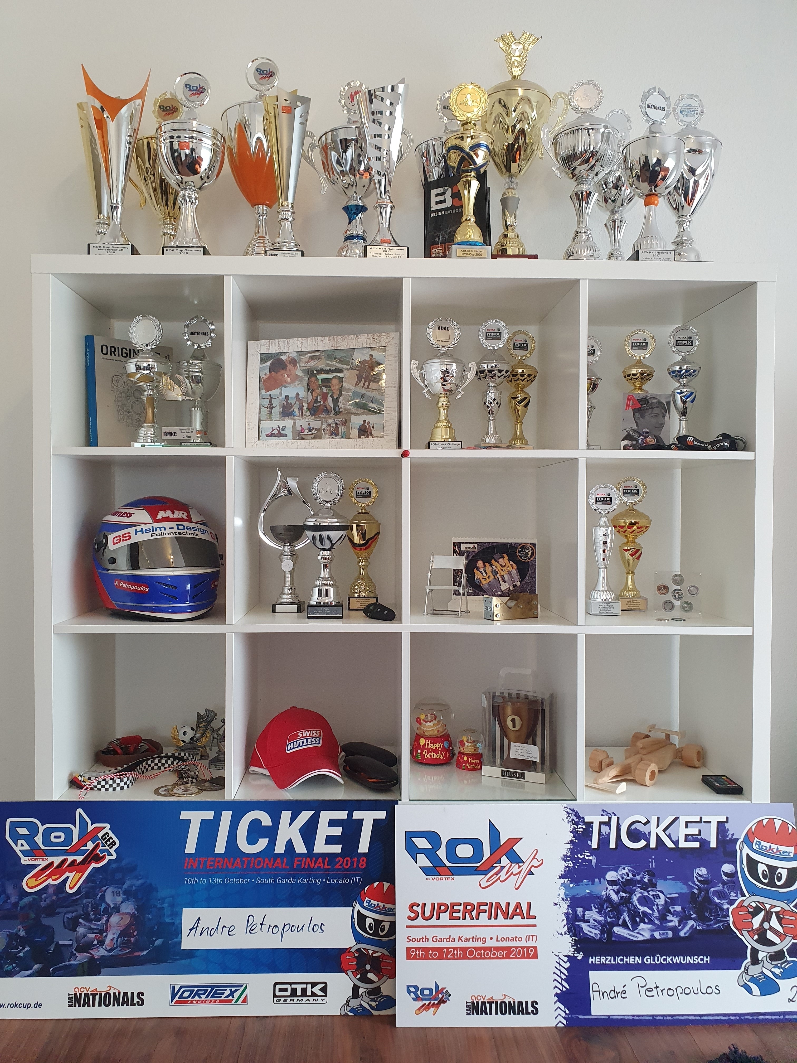 So viele Trophäen. Im Zimmer gibt es noch mehr davon.Bild: Wegner