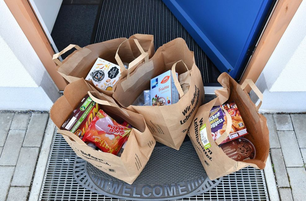 Immer mehr Lebensmittel lassen sich auch online bestellen und liefern. Umweltfreundlich ist der Service gegenüber dem Einkauf beim Händler um die Ecke nicht.
 Foto: Imago//Sven Simon