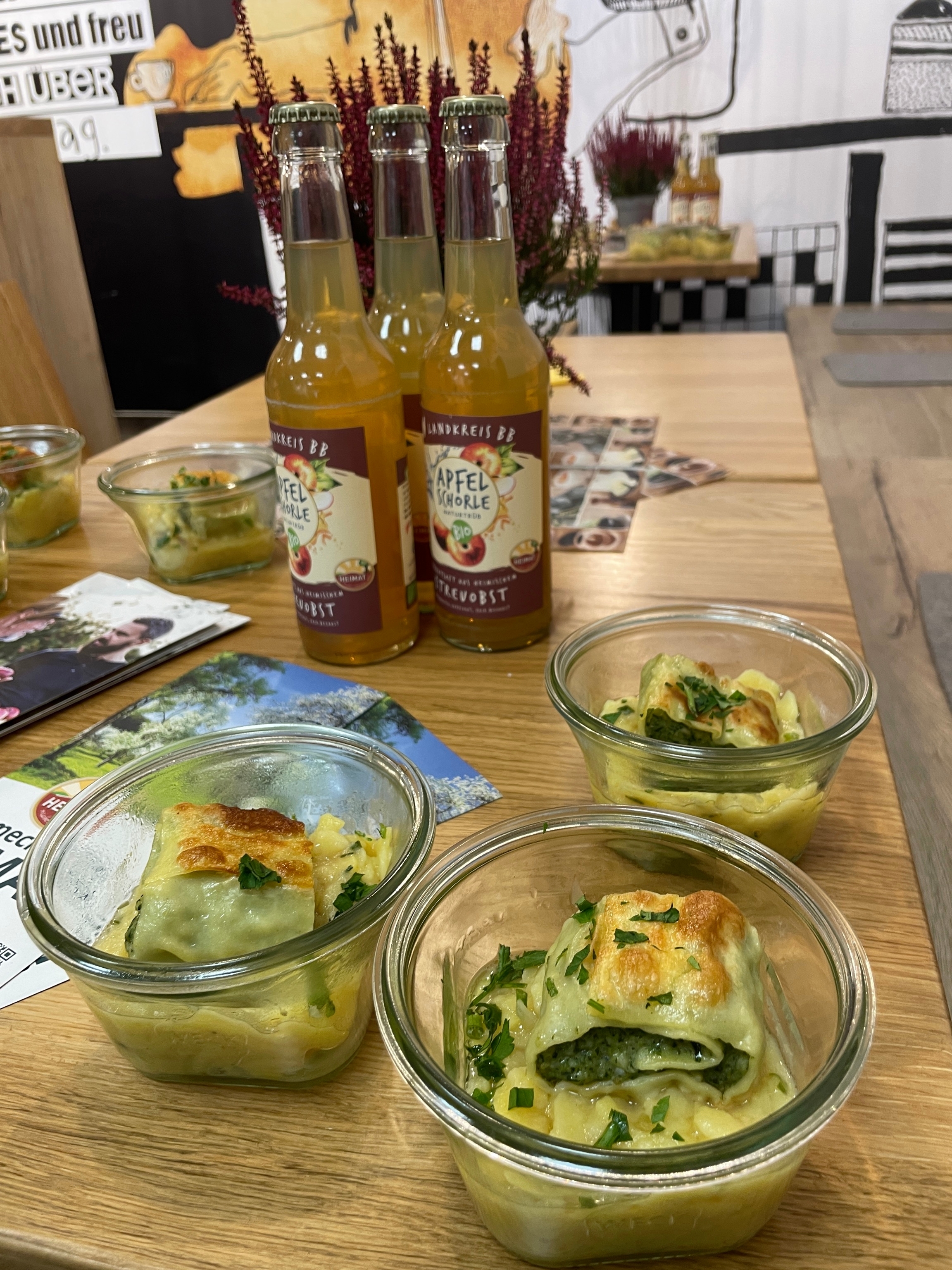 Knusprig gebratene Maultasche auf Kartoffelsalat. Bild: Kalus