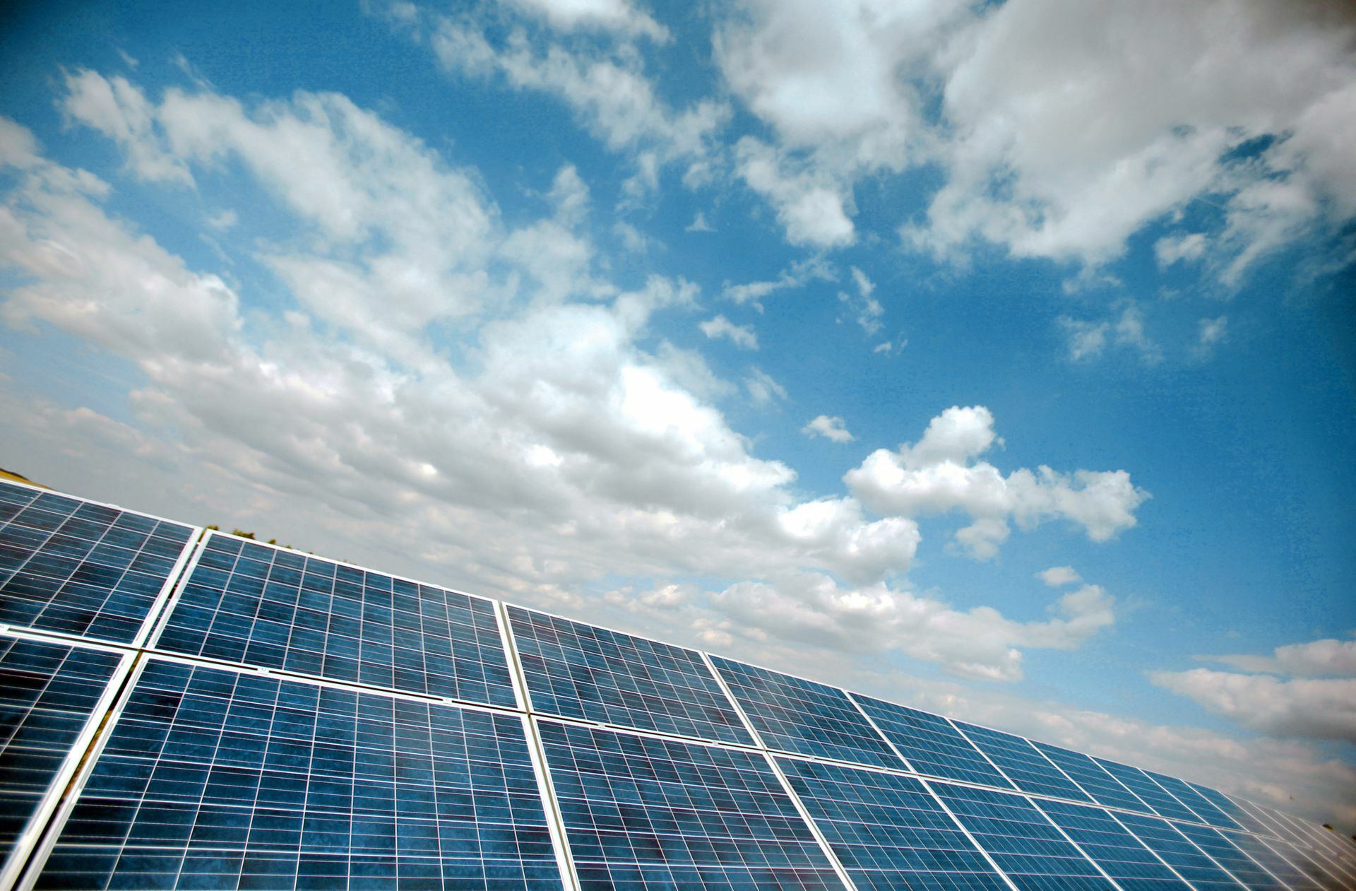 Zum Klimapaket gehört der Ausbau der Fotovoltaik – für neue Häuser soll eine Solarpflicht kommen. Foto: dpa/Oliver Berg