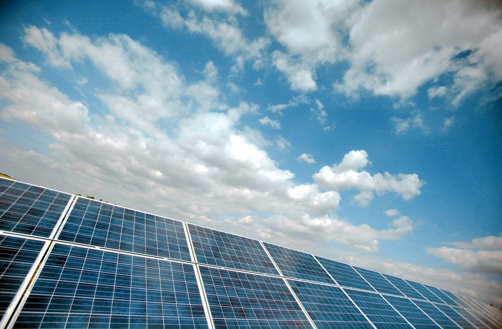 Zum Klimapaket gehört der Ausbau der Fotovoltaik – für neue Häuser soll eine Solarpflicht kommen. Foto: dpa/Oliver Berg