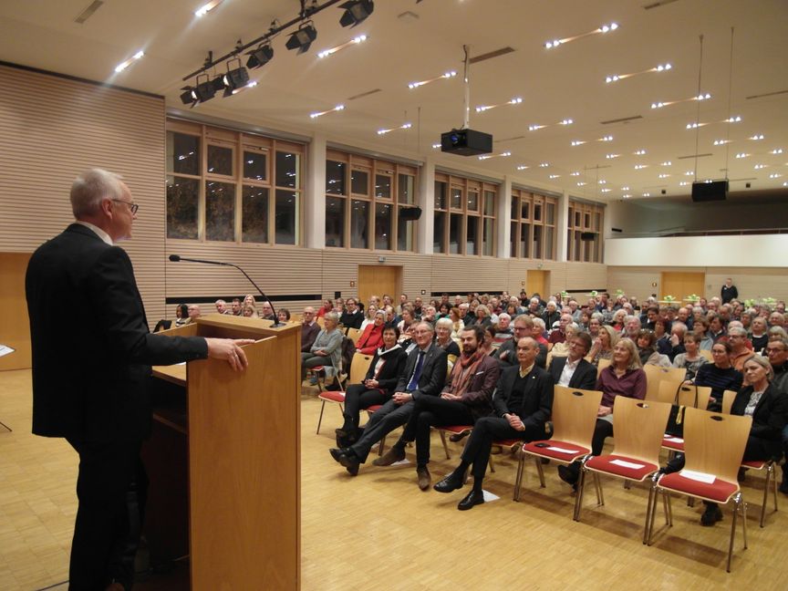 Beim Altdorfer Neujahrsempfang konnte Bürgermeister Erwin Heller gut 250 Gäste in der Festhalle begrüßen. Bild: Staber