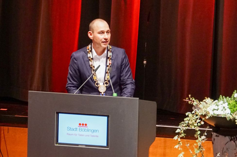 OB Dr. Stefan Belz bei seiner Neujahrsansprache. Bild: Dettenmeyer