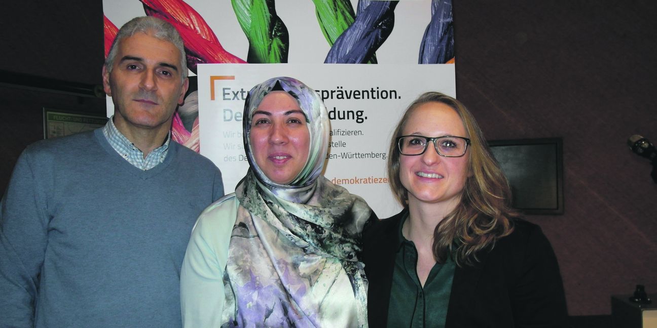 Abdullah Dagli (Integrationsrat Böblingen), Derya Sahan (Fachstelle Extremismusdistanzierung), Jana Zeh (Integrationsbeauftragte der Stadt Sindelfingen, von links).  Bild: Staber