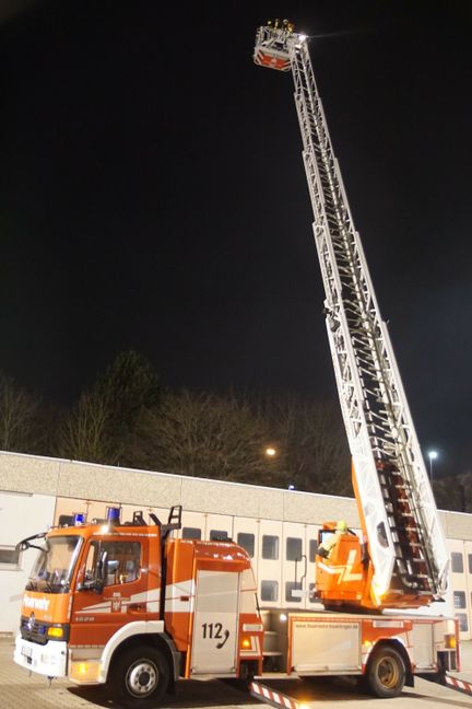 22 Meter geht es hoch mit der Drehleiter. Für echte Feuerwehrleute ist da noch nicht Schluss.Bild: SDMG/Dettenmeyer