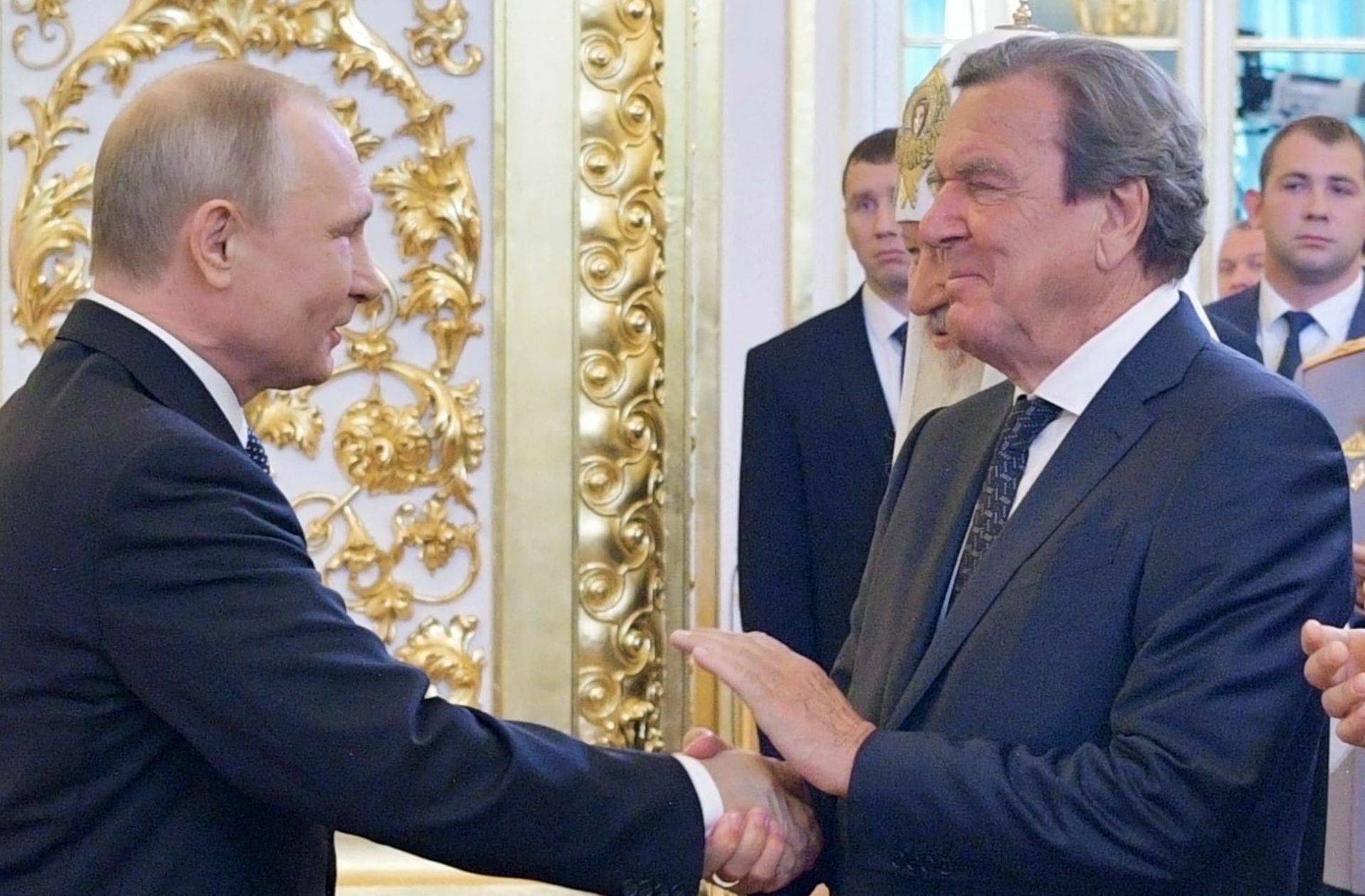 Gute Freunde: Russlands Präsident Wladimir Putin (links) und Altkanzler Gerhard Schröder.