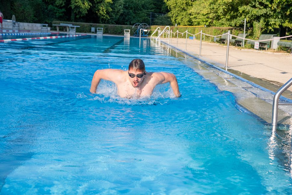 Jede geschwommene Bahn im Holzgerlinger Freibad ist für einen guten Zweck. Bild: Nüßle