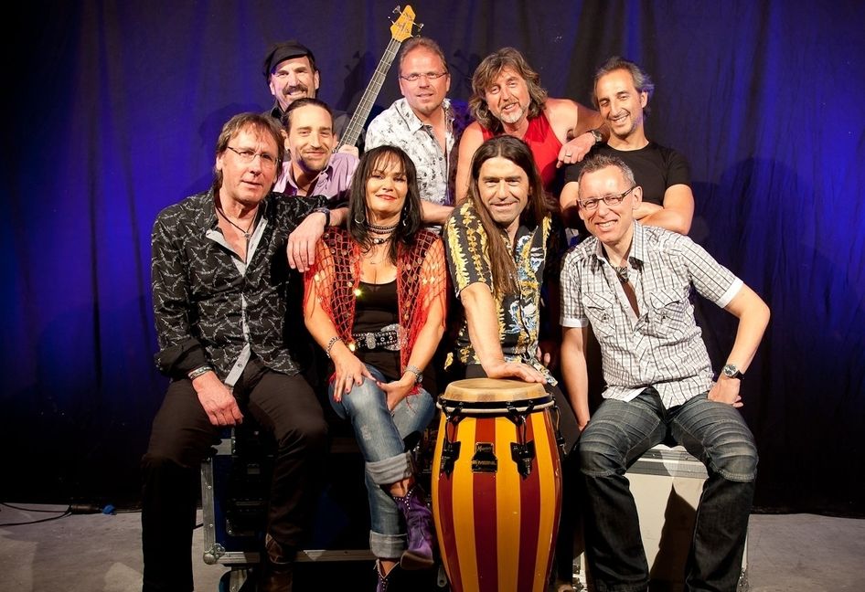 Fast wie ein bei Santana: Latin-Rock spielt die Band „Agua Loca“ am Samstag in Altdorf. Bild: z