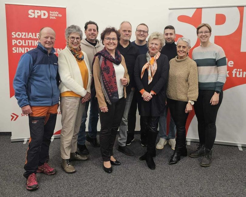 Die Top10 der SPD-Gemeinderatsliste von links nach rechts: Andreas Schwandt, Sarah Kupke, Tarek Musleh, Birgit Wohland-Braun, Axel Finkelnburg, Martin Wenger, Sabine Duffner, Samet Mutlu, Helga Klitsch und Alina Kroschwald.   Bild: z